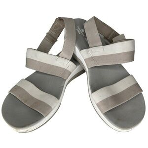 Cloudsteppers by Clarks Sandals‎